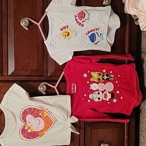 🔵2t characters bundle of shirts : peppa pig, baby shark, LOL dolls